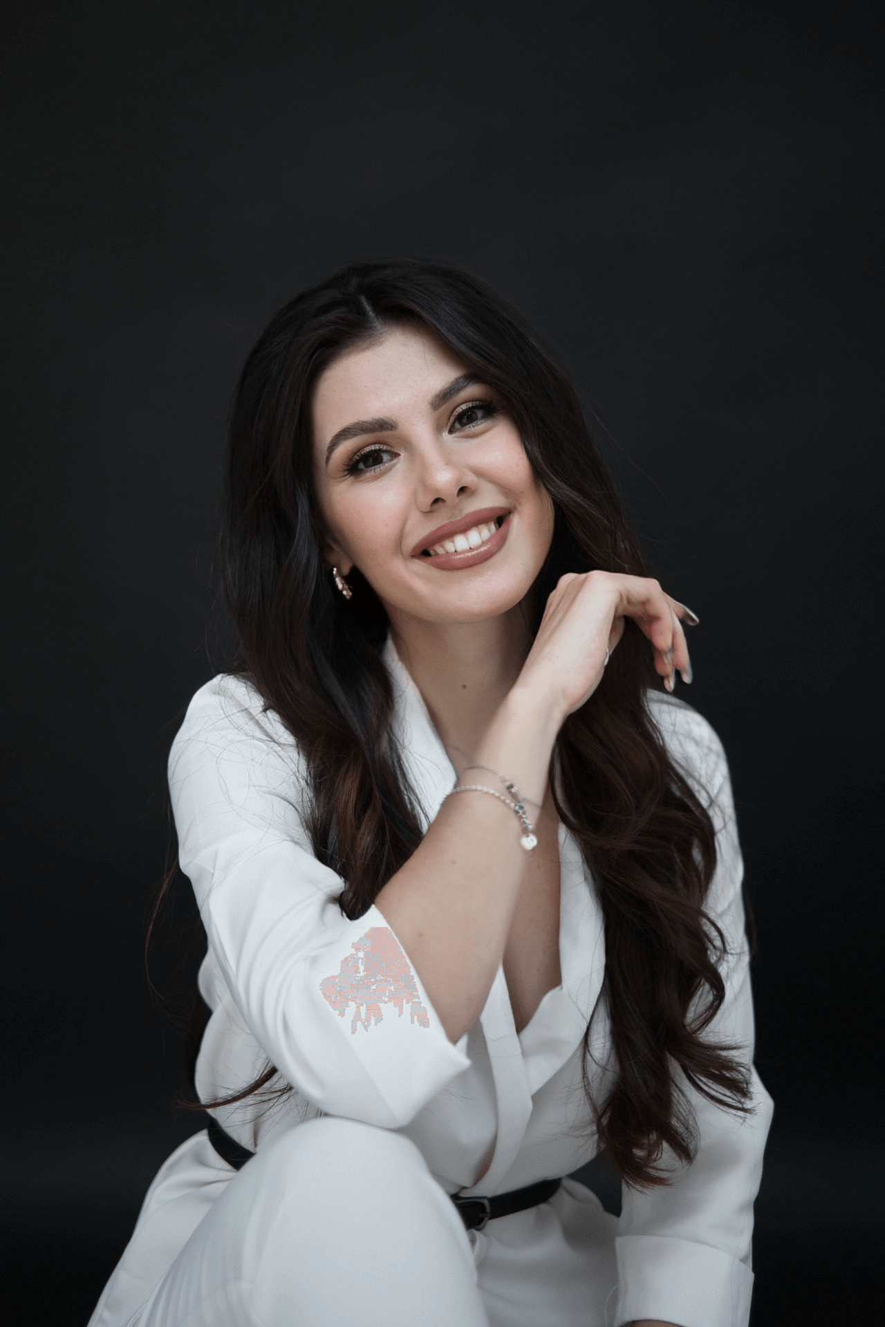 The Job Market’s Hidden Crisis: Too Many Applicants, Too Few Recruiters, And What AINA Built To Solve It 1 image 400